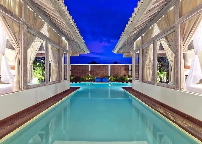 Laksmana Hideaway 2 - Surrounded By Water- 2bd With Fantastic Pool!