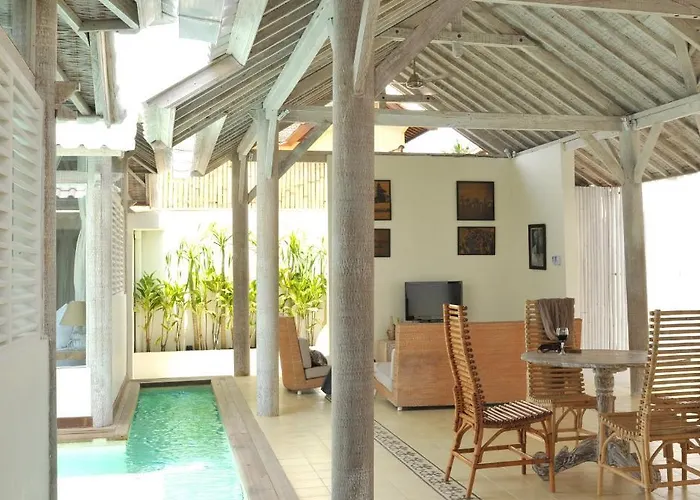 Laksmana Hideaway 2 - Surrounded By Water- 2bd With Fantastic Pool!