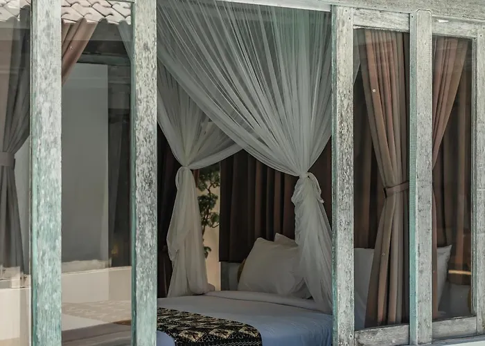 Laksmana Hideaway 2 - Surrounded By Water- 2bd With Fantastic Pool! *