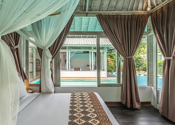 Laksmana Hideaway 2 - Surrounded By Water- 2bd With Fantastic Pool! *