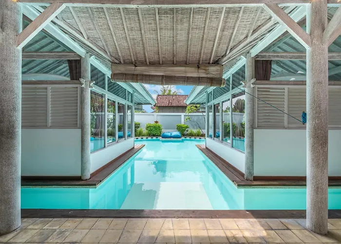 Laksmana Hideaway 2 - Surrounded By Water- 2bd With Fantastic Pool! *