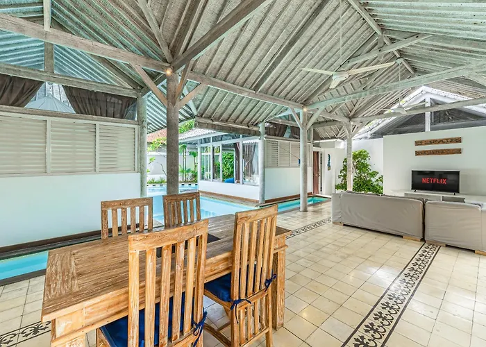 Villa Laksmana Hideaway 2 - Surrounded By Water- 2bd With Fantastic Pool! *