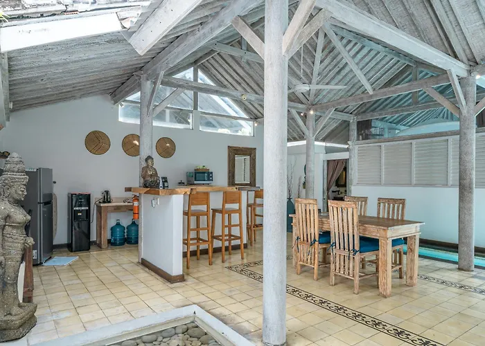Laksmana Hideaway 2 - Surrounded By Water- 2bd With Fantastic Pool!