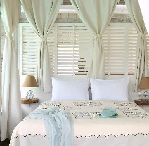 Laksmana Hideaway 2 - Surrounded By Water- 2bd With Fantastic Pool! Villa