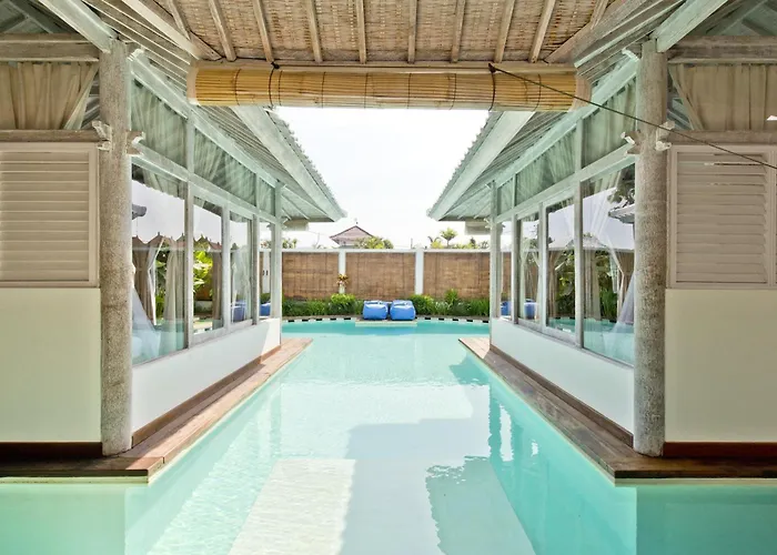 Laksmana Hideaway 2 - Surrounded By Water- 2bd With Fantastic Pool! *
